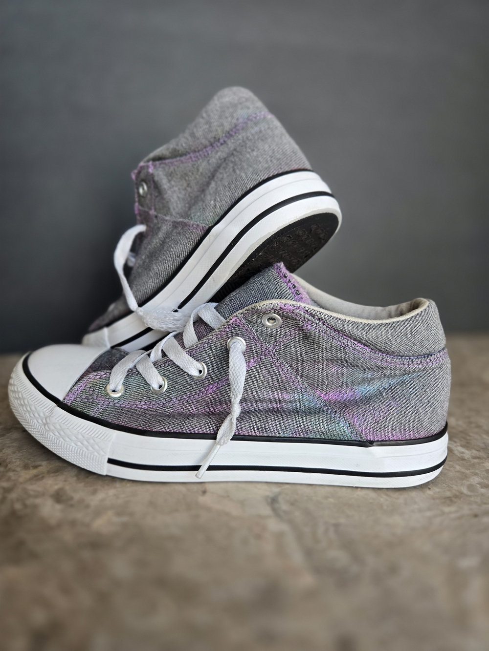 Girls high top metallic purple size 5M